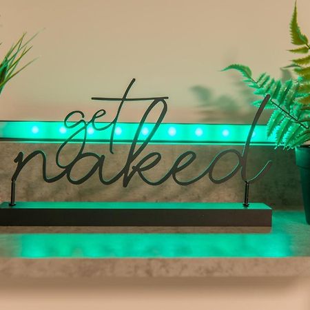 Luxe Maisonette- Parking, 4K Tvs, Leds, Local Snacks And More! Bath Bagian luar foto