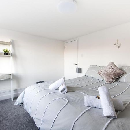 Luxe Maisonette- Parking, 4K Tvs, Leds, Local Snacks And More! Bath Bagian luar foto