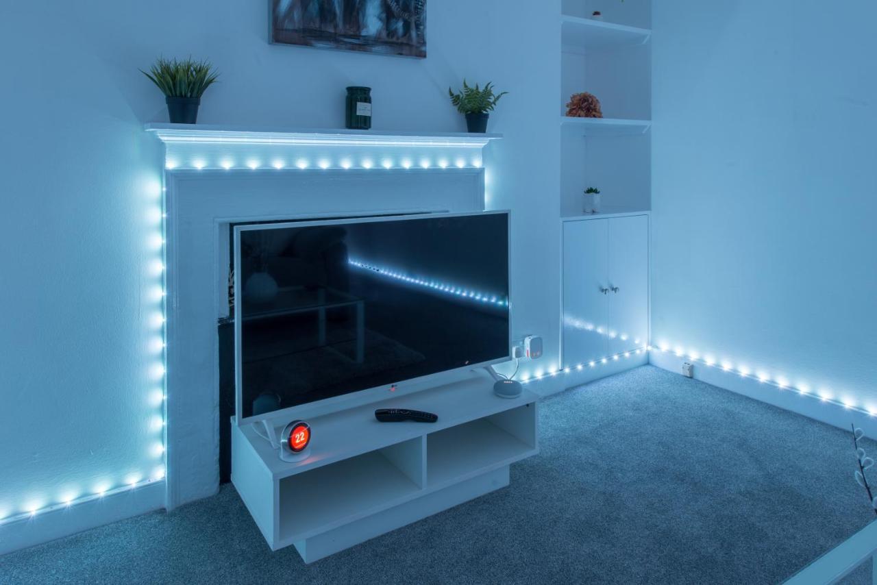 Luxe Maisonette- Parking, 4K Tvs, Leds, Local Snacks And More! Bath Bagian luar foto