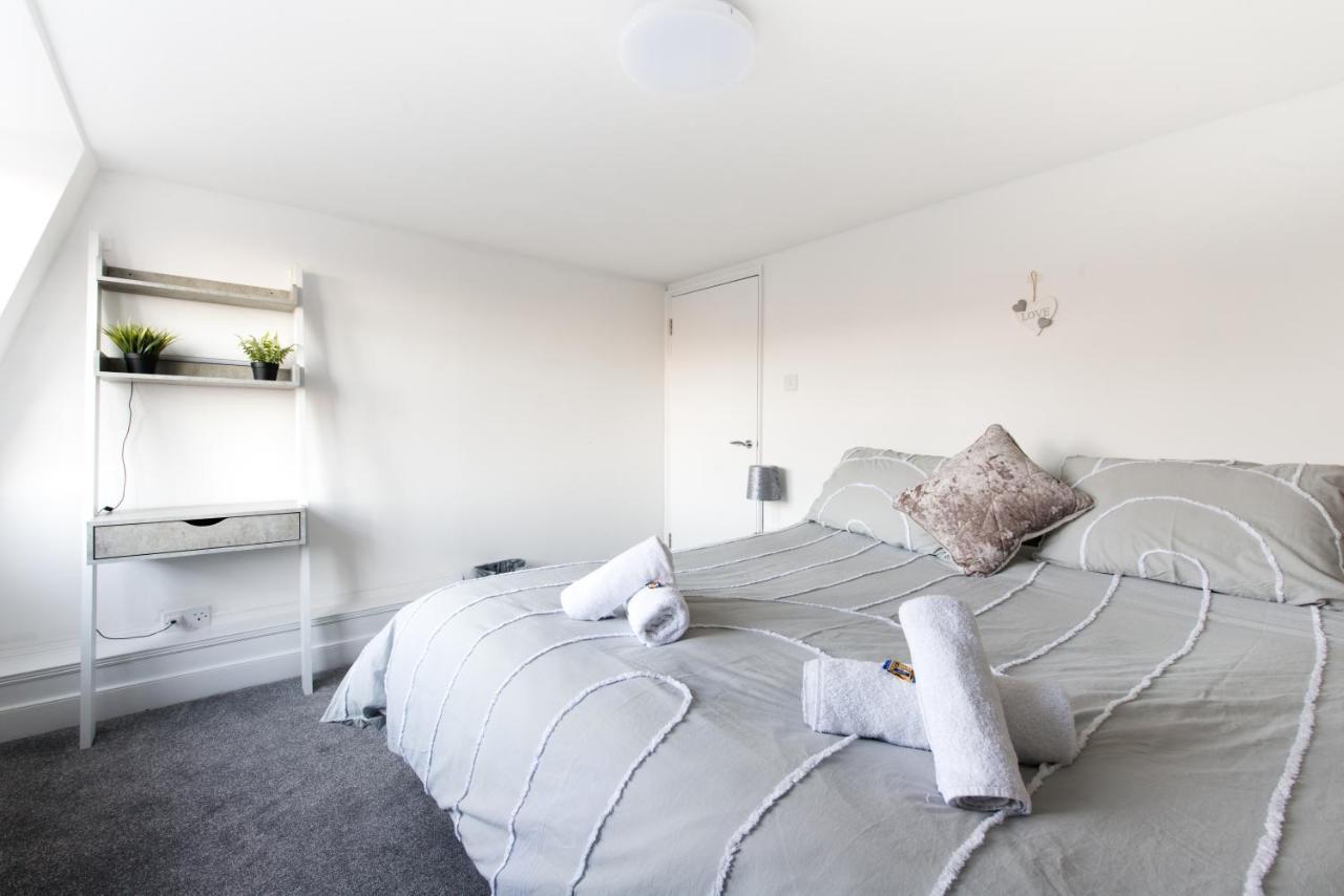 Luxe Maisonette- Parking, 4K Tvs, Leds, Local Snacks And More! Bath Bagian luar foto