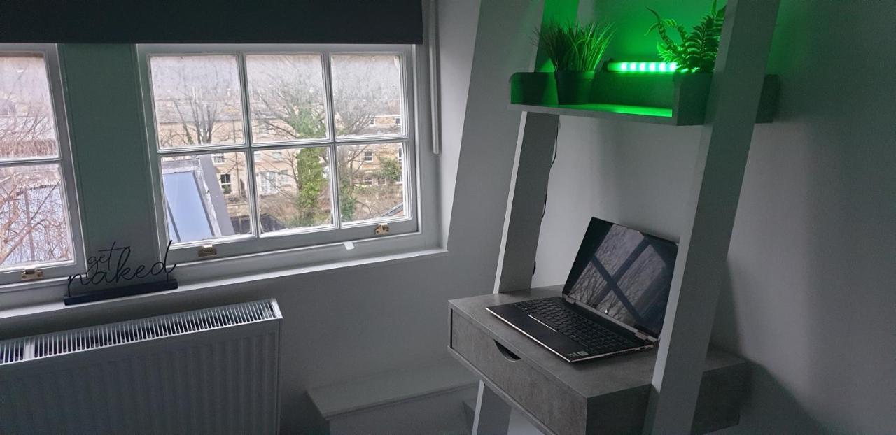 Luxe Maisonette- Parking, 4K Tvs, Leds, Local Snacks And More! Bath Bagian luar foto