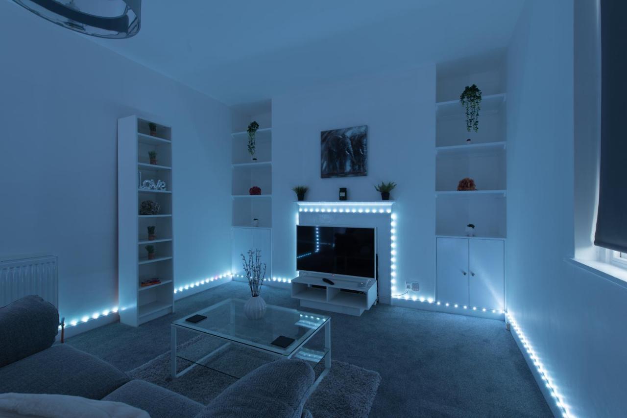 Luxe Maisonette- Parking, 4K Tvs, Leds, Local Snacks And More! Bath Bagian luar foto