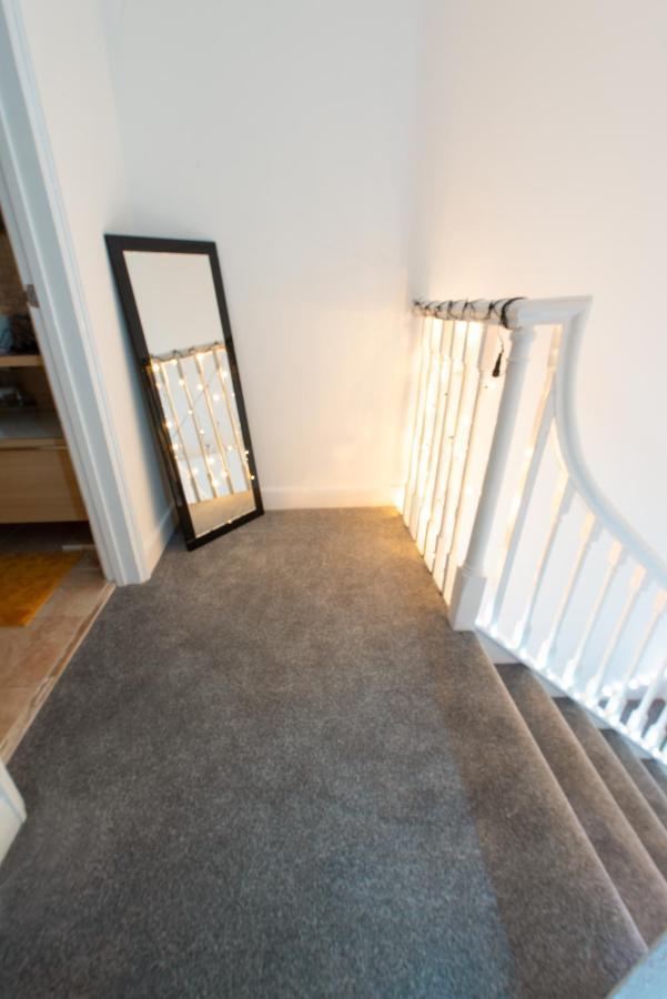 Luxe Maisonette- Parking, 4K Tvs, Leds, Local Snacks And More! Bath Bagian luar foto